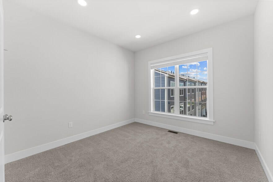Building Photo - 206 Oliver Way