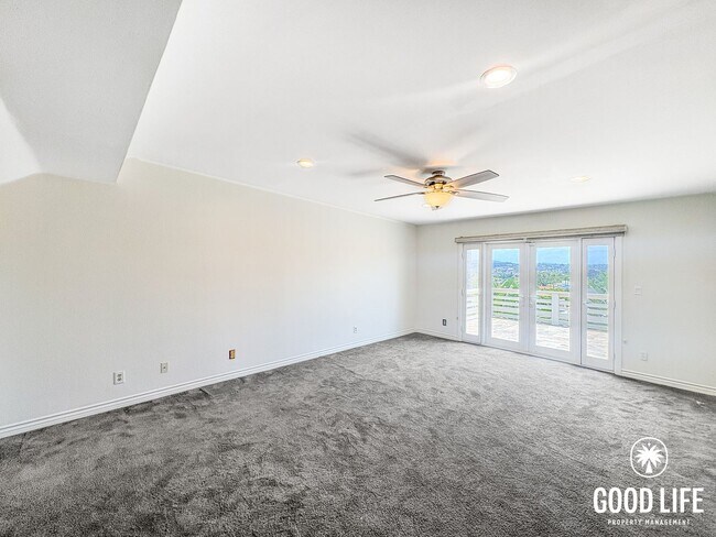 Building Photo - SD: Stunning 4BD/3BA Home in Vista with Panoramic Views, Private Balcony & Large Yard