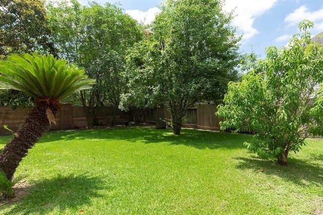 Building Photo - 2439 Shelby Park Dr