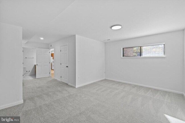 Building Photo - 13 Silverwood Cir