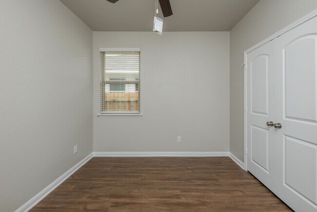 Building Photo - 1547 Case Rd