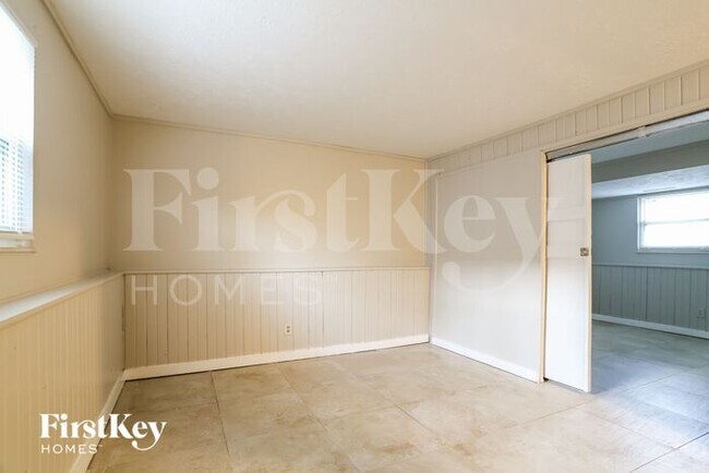 Building Photo - 4609 Paxton Dr S