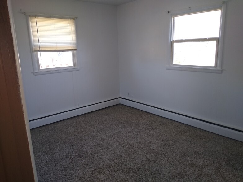 Building Photo - 3302 Grandview Dr