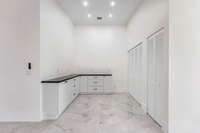 Building Photo - 1531 SW 102nd Terrace