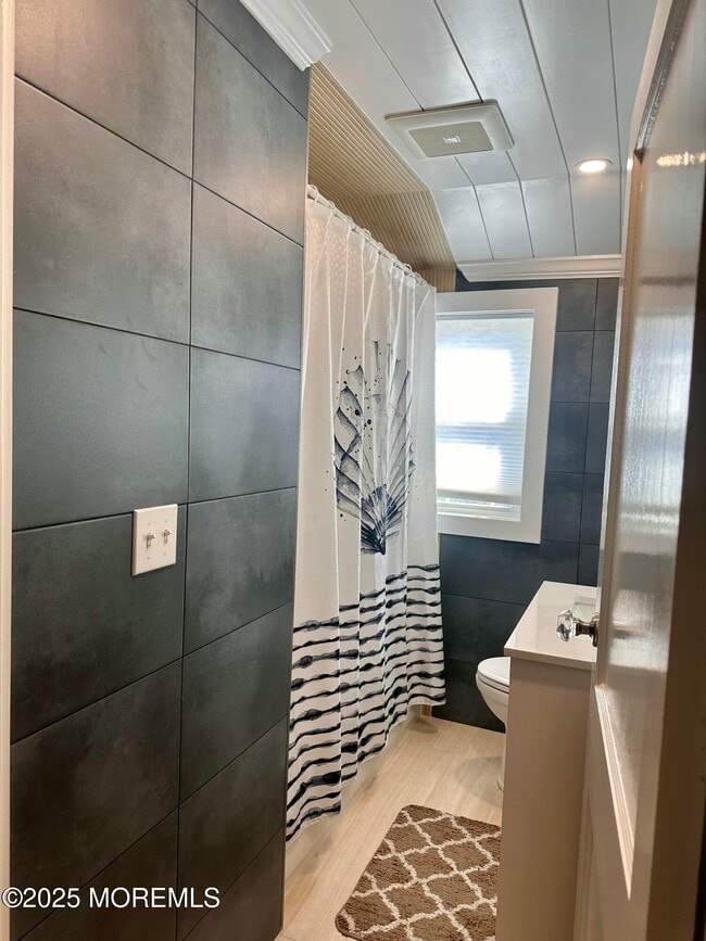 Building Photo - 304 Arnold Ave