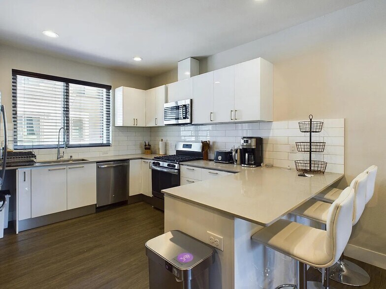 Kitchen - 510 Coho Walk SE