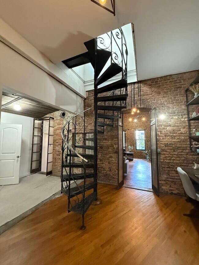 Building Photo - 1111 W Randolph St