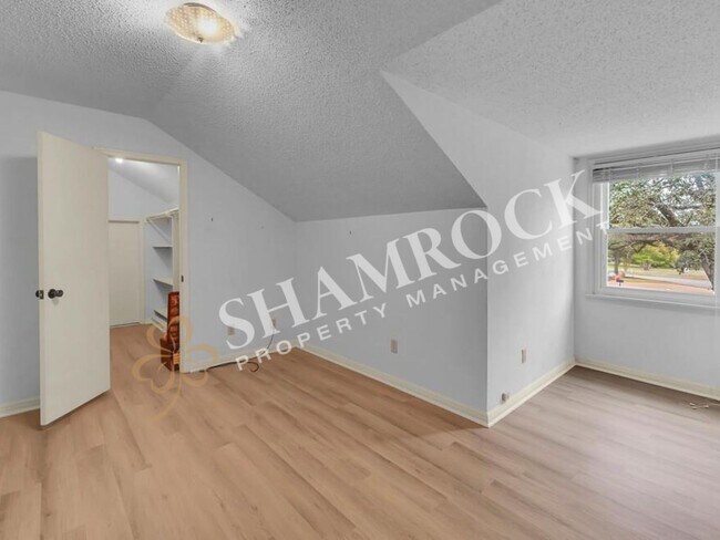 Building Photo - 4613 Westchester Dr