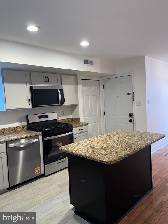 Building Photo - 1324 N Hancock St