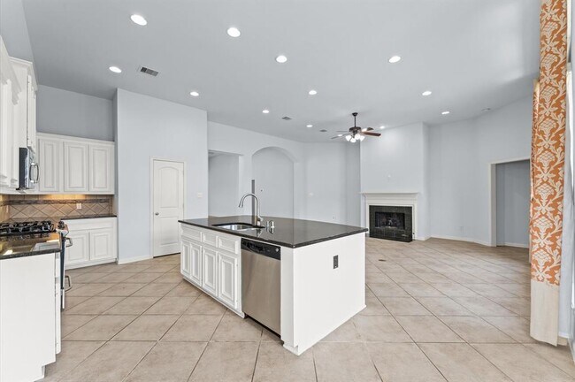 Building Photo - 5230 Pebble Bluff Ln