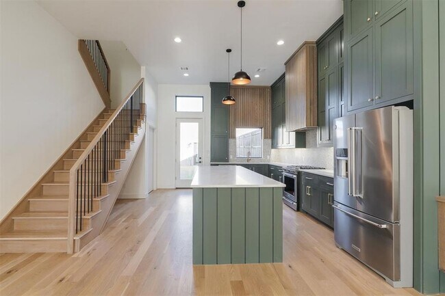 Building Photo - 827 NW 8th St