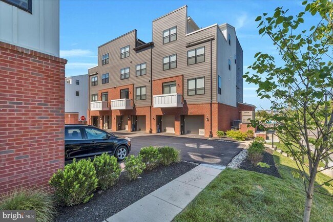Building Photo - 904 Riverplace Dr