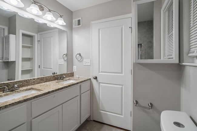 Building Photo - 1516 Cedarwood Dr