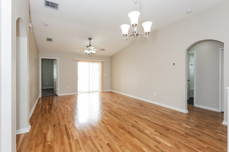 Building Photo - 11026 Whittney Chase Dr