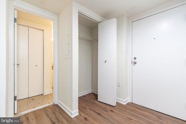 Building Photo - 303 Vine St