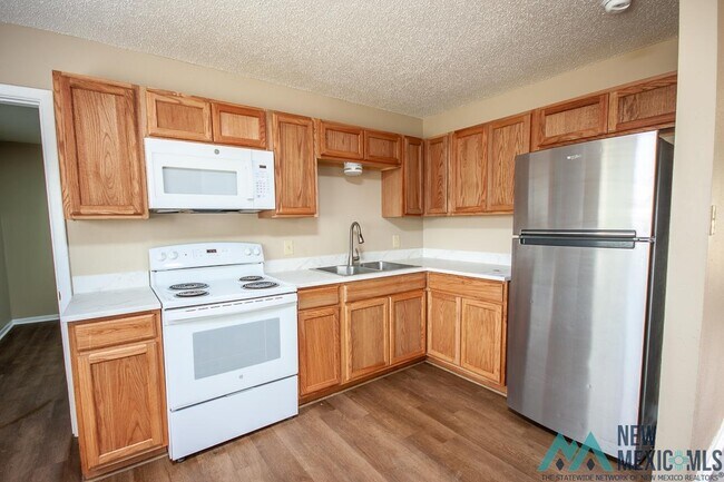 Building Photo - 1704 Laura Ln