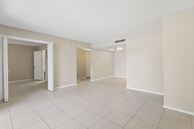 Building Photo - 4444 E Paradise Village Pkwy N