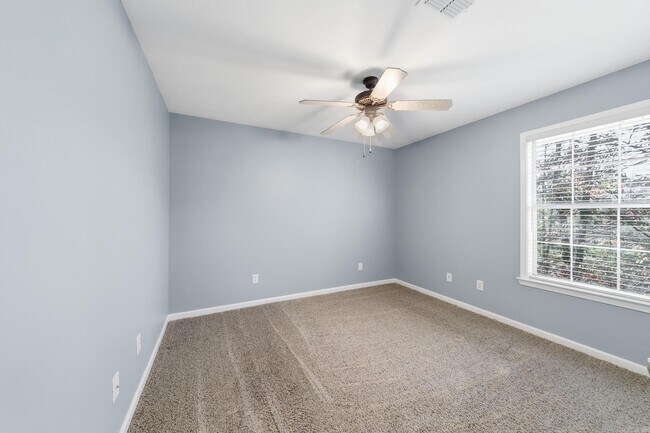 Building Photo - 20 Hillcrest Ln