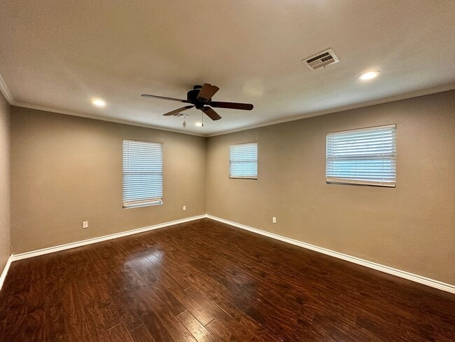 Building Photo - Lawn Care & WiFi Included