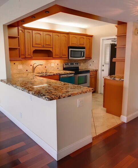Building Photo - 3150 N Course Ln