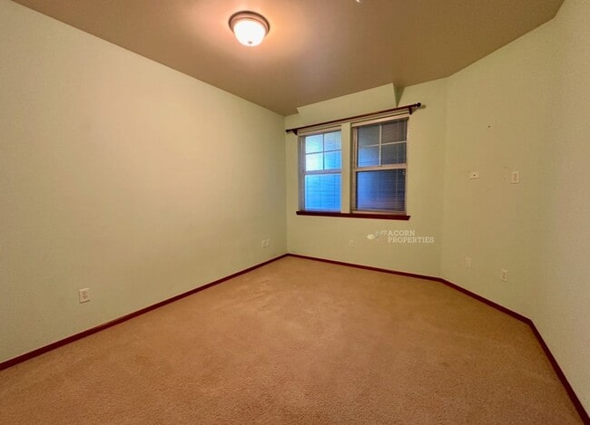 Building Photo - 1850 SW Scenic Heights St