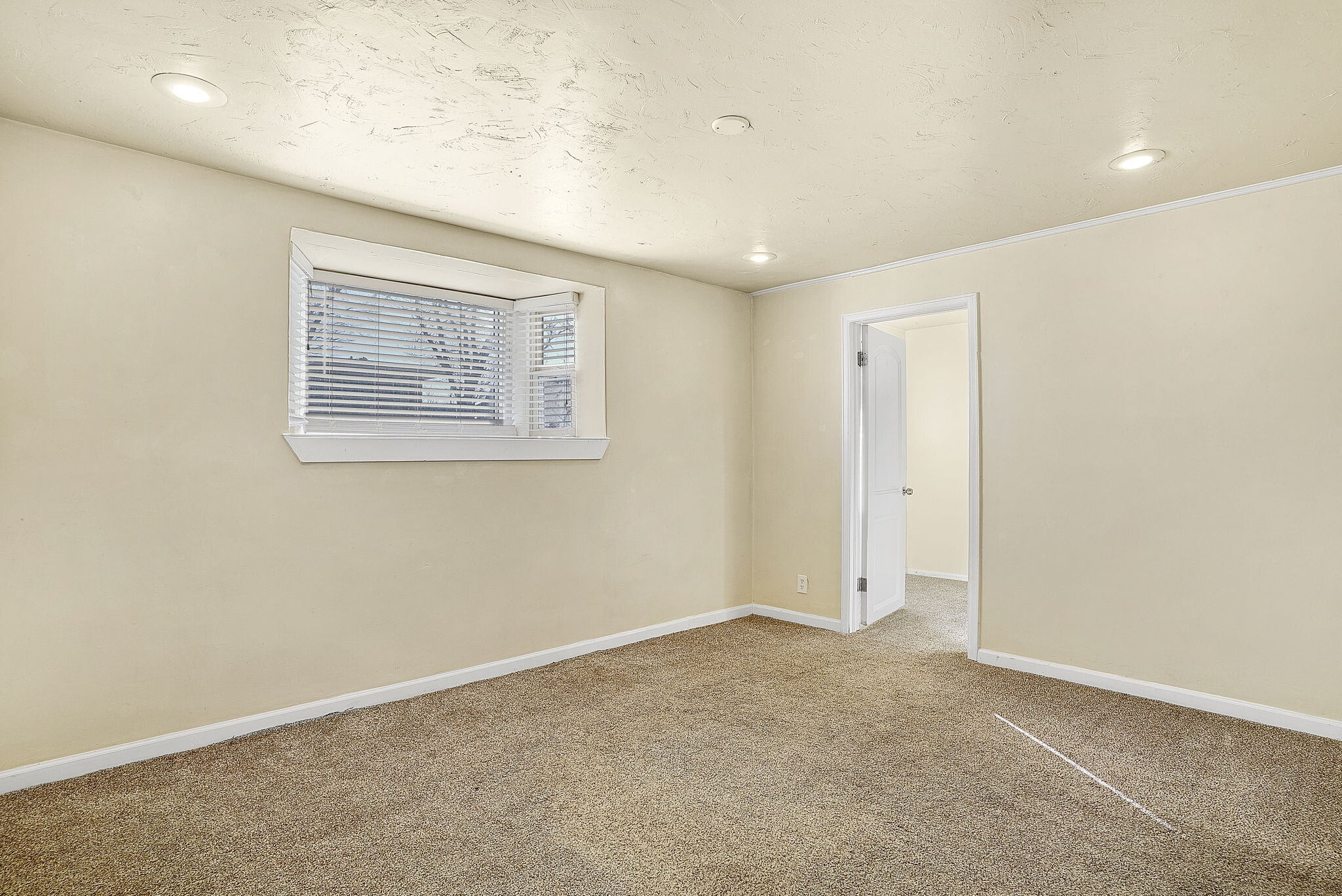 Building Photo - 2075 S Acoma St