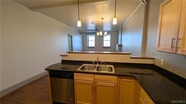 Building Photo - 149 Swan St