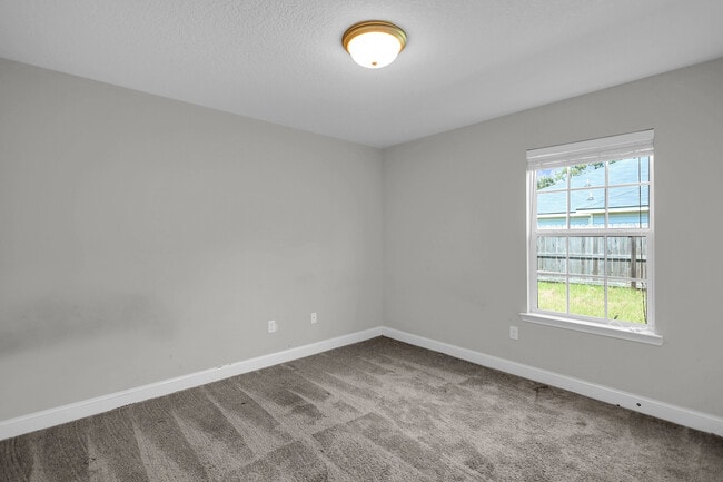 Building Photo - 721 Highgrove Ct