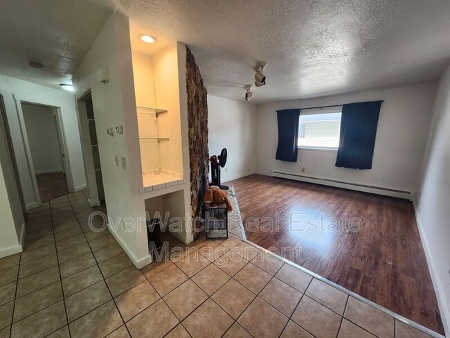 Building Photo - 530 Mumford St