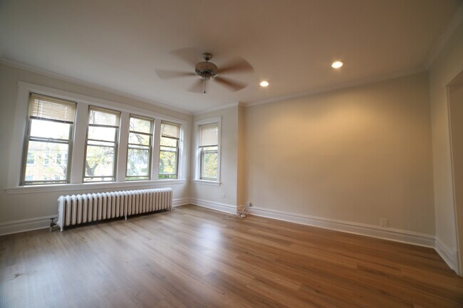 Building Photo - 3733 N Christiana Ave