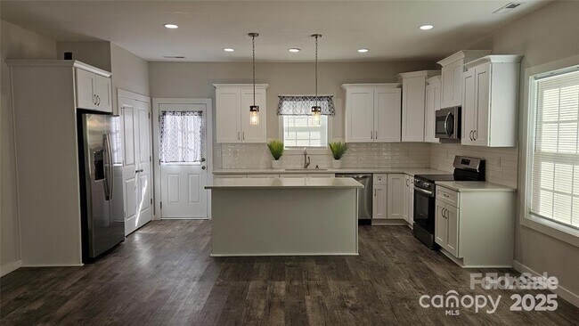 Building Photo - 1124 Clouse St