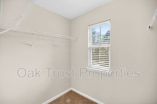 Building Photo - 854 Bibury Ct