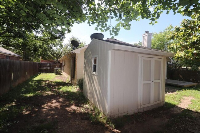 Building Photo - 1309 Wide Antler Cove