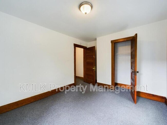 Building Photo - 695 Kling St