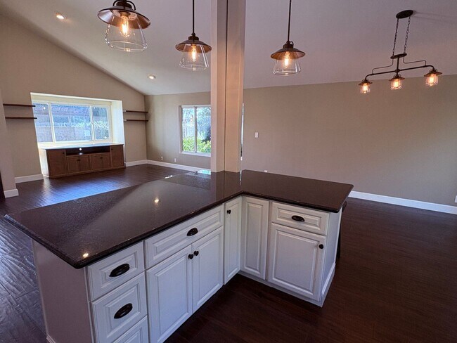 Building Photo - Upgraded 3 bedroom, 2 1/2 bath home with HUGE private yard.  This is a true hidden gem.