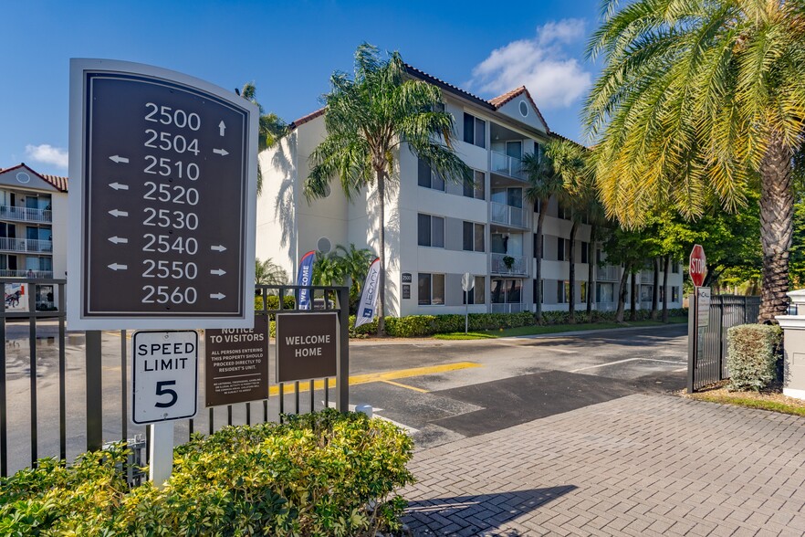 Building Photo - Legacy at Hialeah