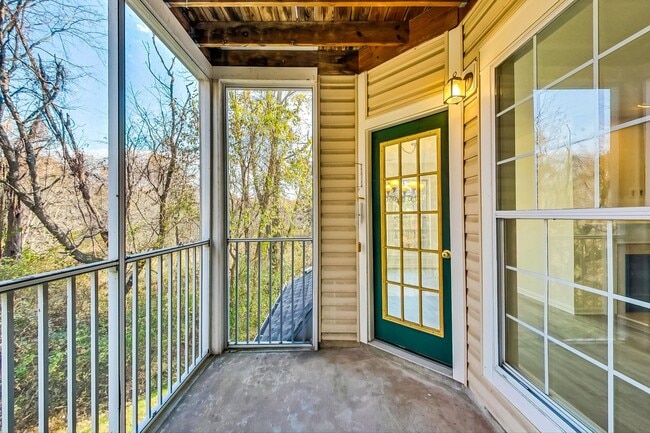 Building Photo - READY TO GO!!! Renovated 2BD/2BA with 1 Reserved Parking Space & screened in rear porch