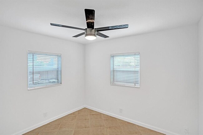 Building Photo - 651 NE 59th Ct