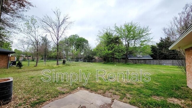 Building Photo - 2614 Tanglewood Dr