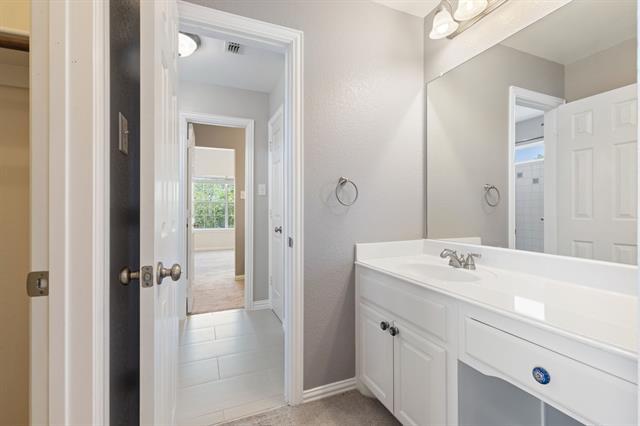 Building Photo - 2011 Teasbend Ln