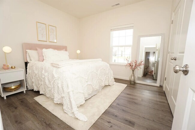 Building Photo - 2922 Poinciana Dr