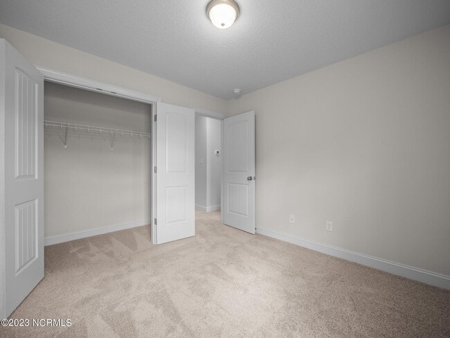 Building Photo - 203 Verrazzano Ln
