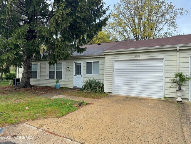 Building Photo - 561B Malvern Ct