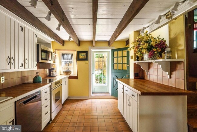 Building Photo - 2943 Windy Bush Rd