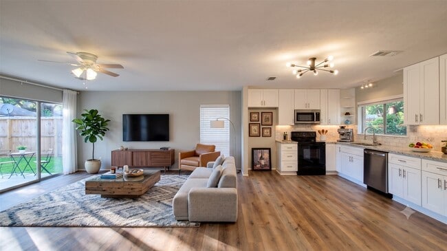 Building Photo - 14419 Cypress Leaf Dr