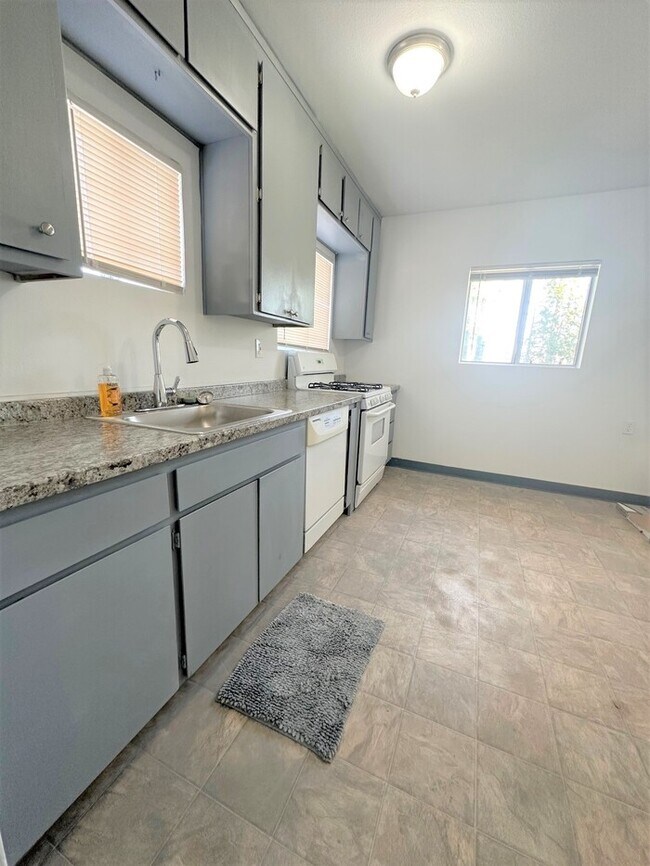 Building Photo - 2 Bedroom 1 Bath House
