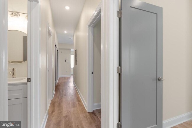 Building Photo - 511 Gorgas Ln