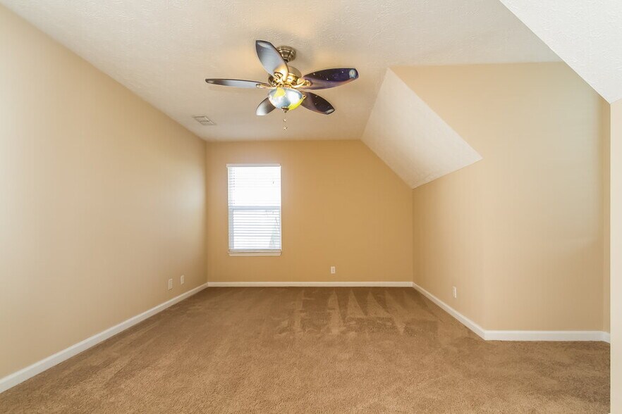 Building Photo - 1611 St Andrews Dr