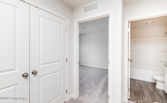 Building Photo - 104 Cool Crk Ct