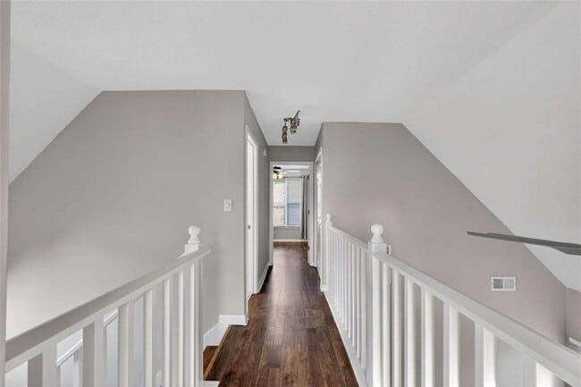 Building Photo - 7700 Lakeshore Ct